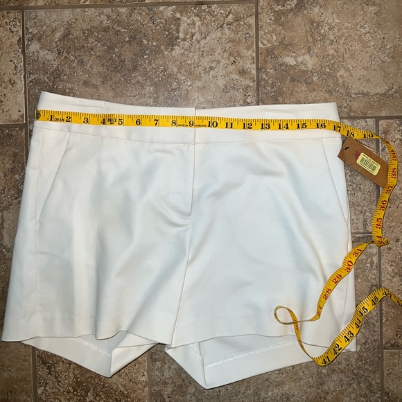 Cremieux cream colored shorts - Picture 4 of 9